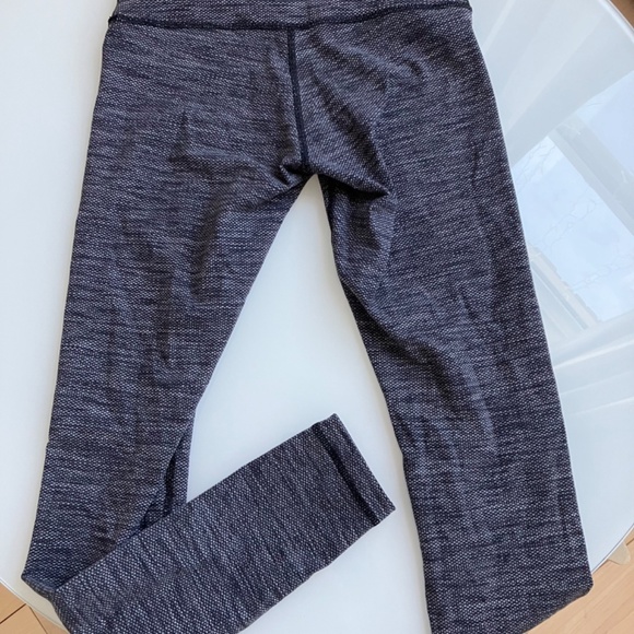 Lululemon leggings size 4 - Picture 2 of 6